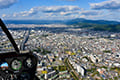 ヘリコプターで京都市内を見下ろした景色