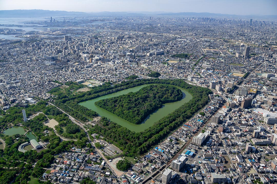 セスナで上空から見た仁徳天皇陵古墳