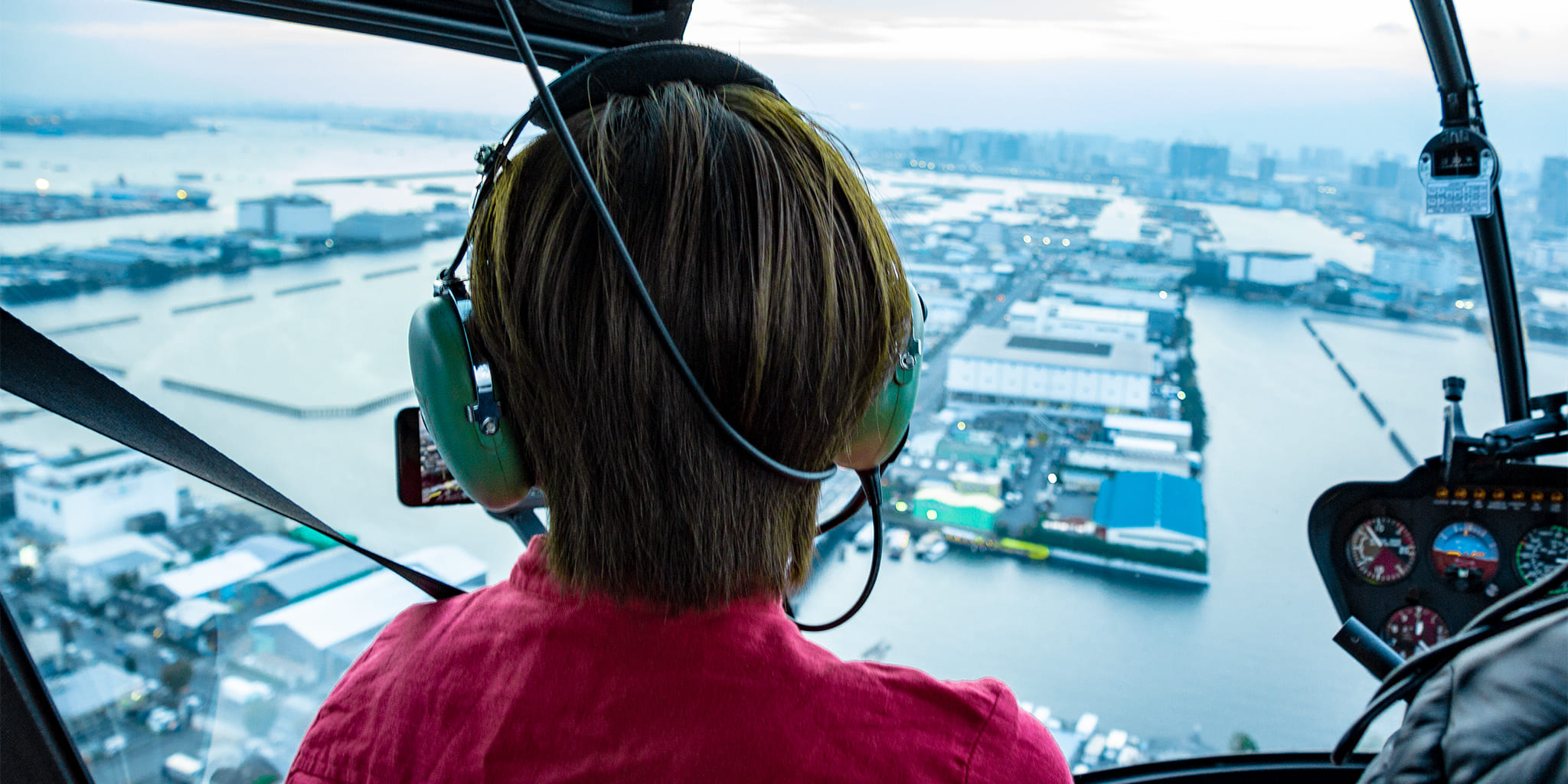 ヘリコプターで東京上空をフライトして見える新木場