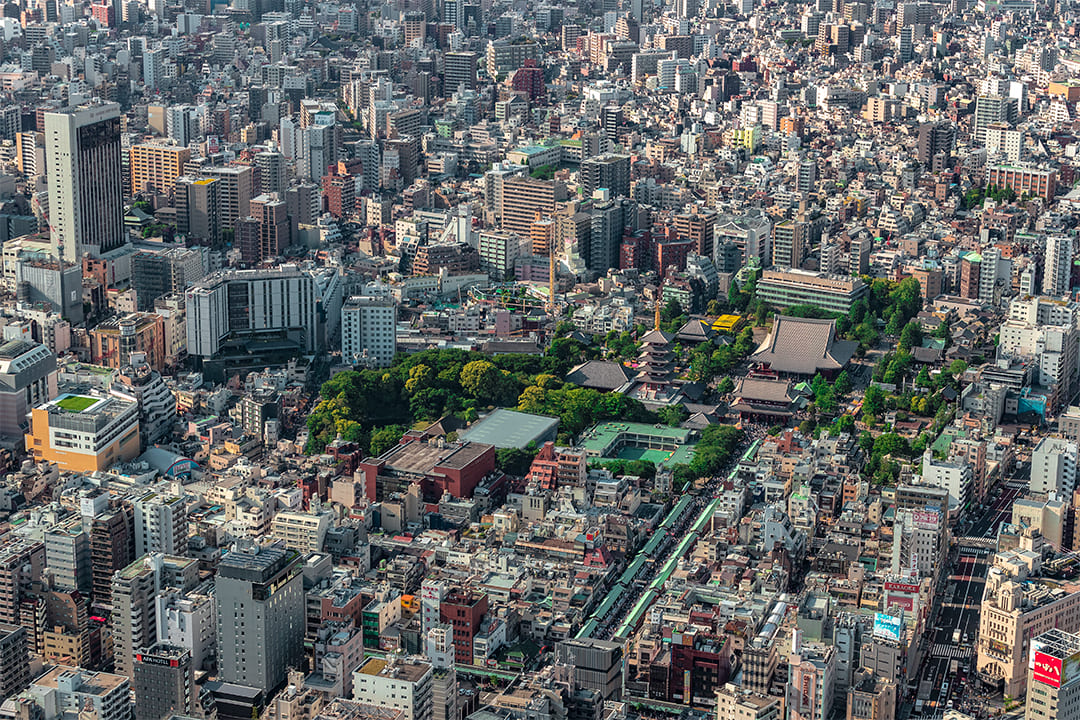 ヘリコプターで東京上空をフライトして見える浅草